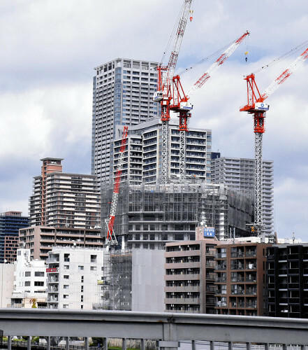 東京都心ではタワーマンションの建設が相次いでいる（東京都中央区で）