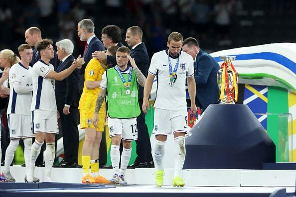 EURO2024決勝で敗れて肩を落とすイングランドの選手たち photo/Getty Images