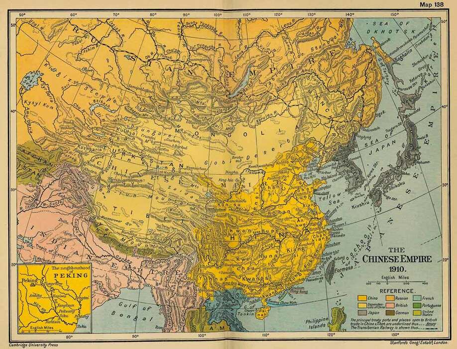 清朝末期の地図。濃い黄色は「中国」、薄い黄色は「属領」とある　PUBLIC DOMAIN
