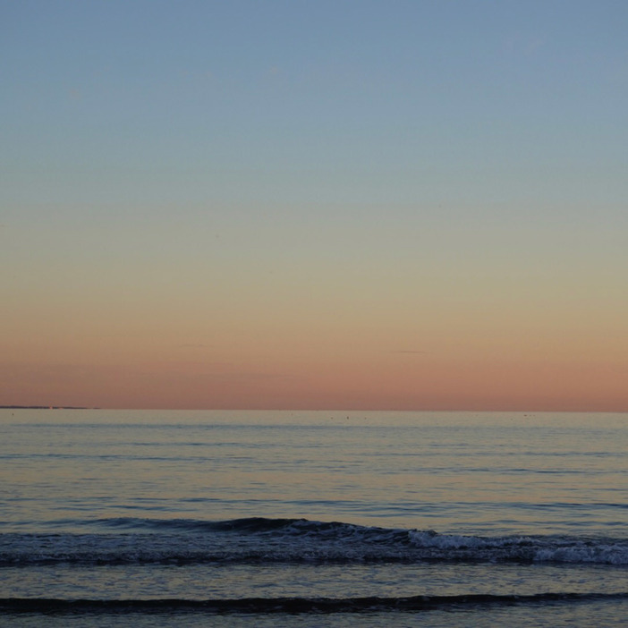 由比ヶ浜に夕陽