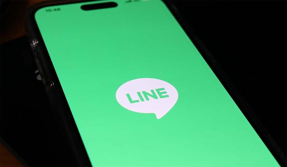 LINEのアカウント（boyudon / Shutterstock.com）