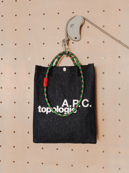 A.P.C.×topologie NS TOTE (ストラップ別売り) ¥21,450 10MM ROPE LOOP ¥6,050 ※A.P.C.のみNS TOTEと10MM ROPE LOOPセット販売 ¥27,500