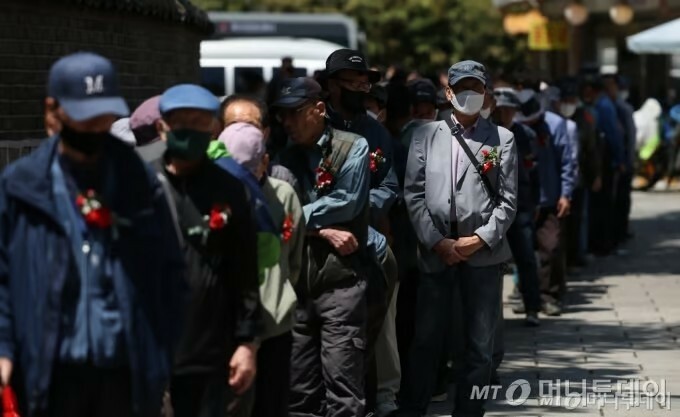 ソウル・タプコル公園近くの無料給食所(c)news1