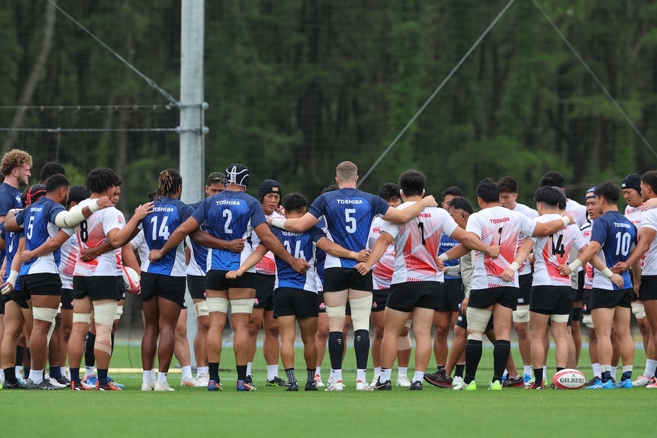 6月上旬におこなわれた日本代表宮崎合宿。早朝セッションから始まるタフなスケジュールで選手たちは過酷なトレーニングに打ち込んだ（撮影：長岡洋幸）