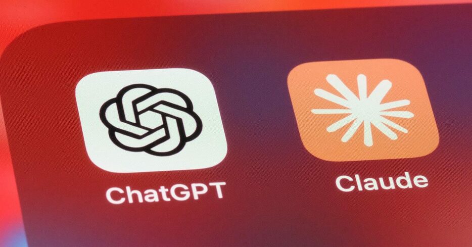 ClaudeとChatGPT（Robert Way / Shutterstock.com）