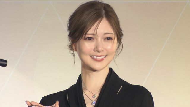 『ジュエリー ベスト ドレッサー賞』を受賞した、白石麻衣さん