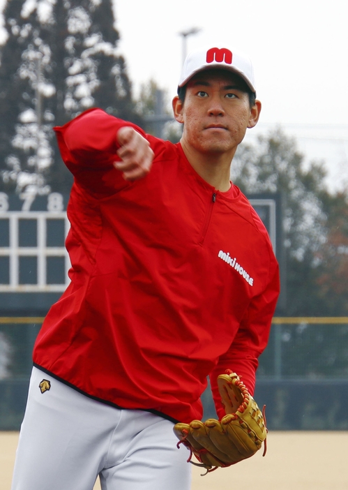 社会人野球のミキハウスで現役復帰した桜井俊貴 〔写真：共同通信〕