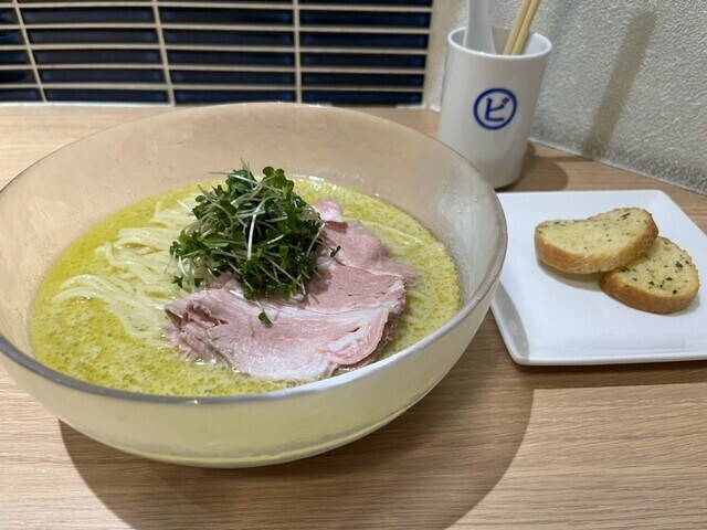 「冷やし牡蠣ラーメン」1,300円＋「ラスク」150円