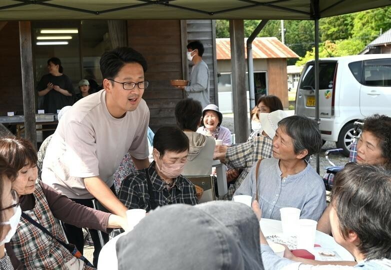 故郷である石川県穴水町甲地区で、住民らを対象にした初めてのカフェを開催した。