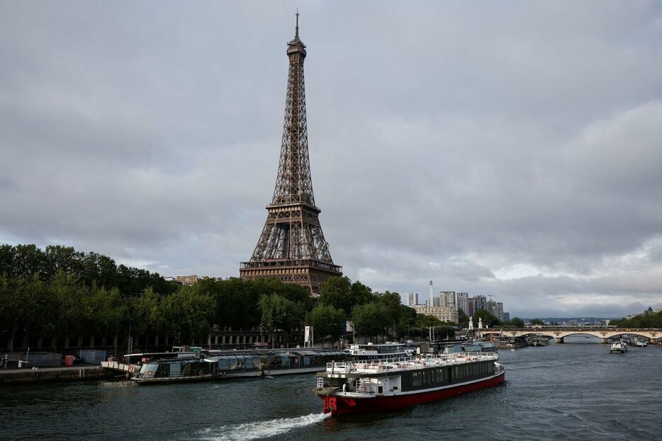 パリの象徴として市民から尊重されるセーヌ川だが水質問題は改善せされていない（ロイター）