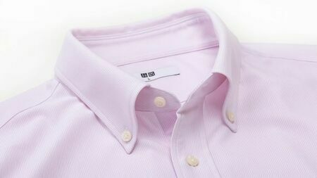 ノーネクタイで着る半袖シャツは、襟先をボタンで留めたボタンダウンタイプが使いやすい（撮影：今井康一）