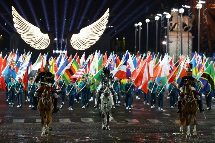 セーヌ川沿いで行なわれたパリ五輪の開会式。(C)Getty Images