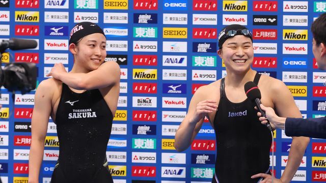 競泳の三井愛梨選手（左）と牧野紘子選手（右）【写真：YUTAKA/アフロスポーツ】