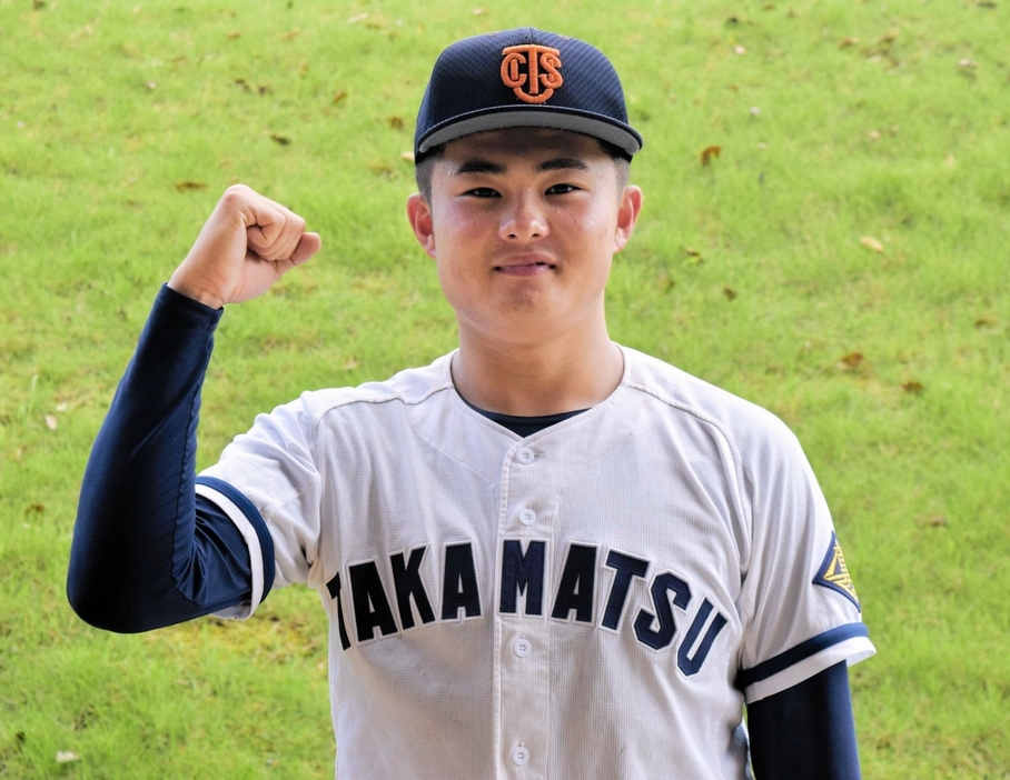 　５回１安打の好投で高松商を決勝に導いた佐藤