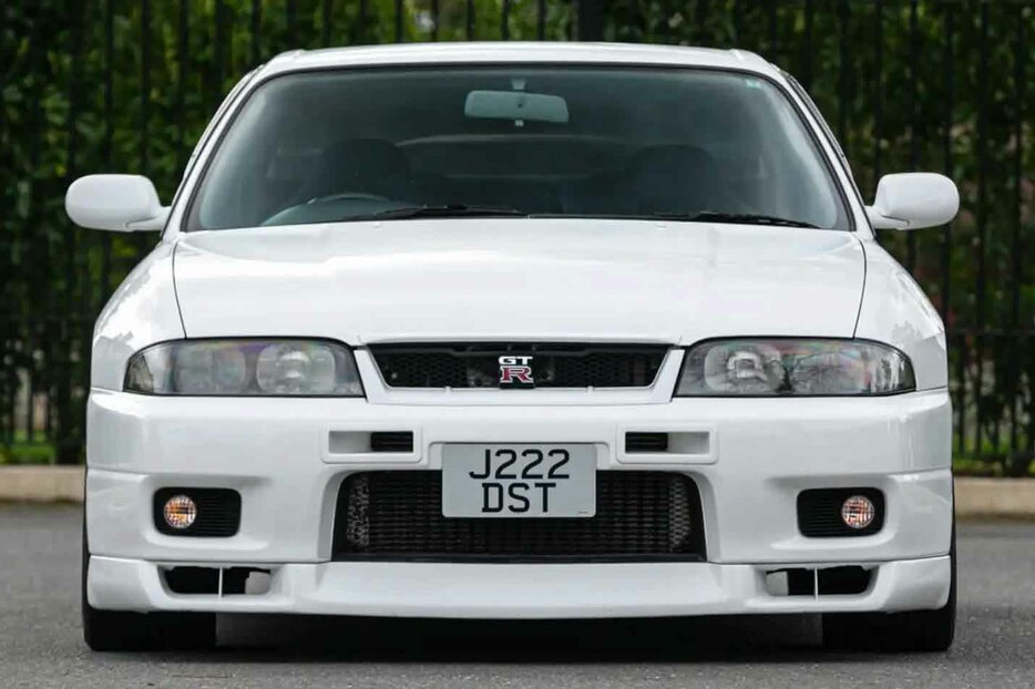 3万7125ポンド（邦貨換算約735万円）で落札された日産「スカイラインGT-R」（C）iconicauctioneers