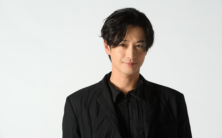 2004年に俳優デビュー