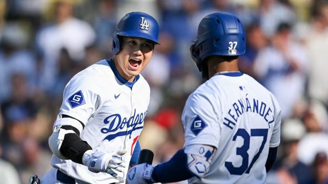 今季30号を放ち叫ぶ大谷翔平選手(写真：USA TODAY Sports/ロイター/アフロ)