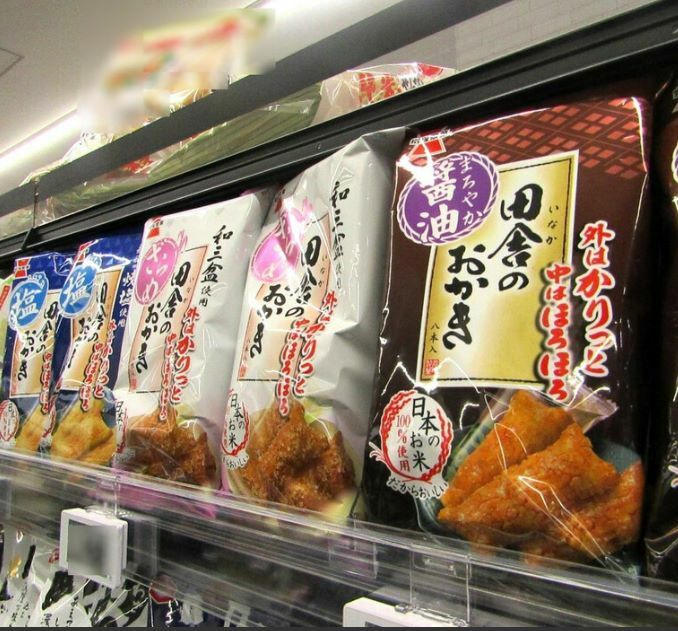 売場に並ぶ「田舎のおかき」