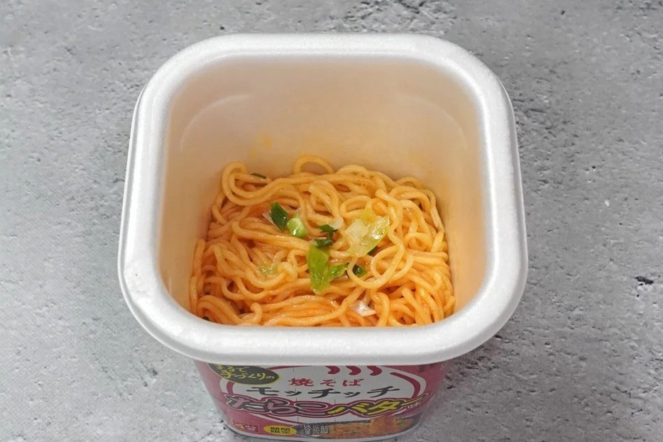 「たらこバター味焼そばモッチッチ」麺のもちもち食感は歯ごたえが心地よく、後を引く味