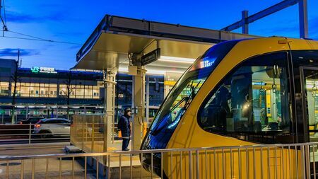 栃木県宇都宮市は次世代型路面電車（LRT）で交通利便性が向上し、沿線住宅地の地価が上昇している（写真：yama1221 / PIXTA）