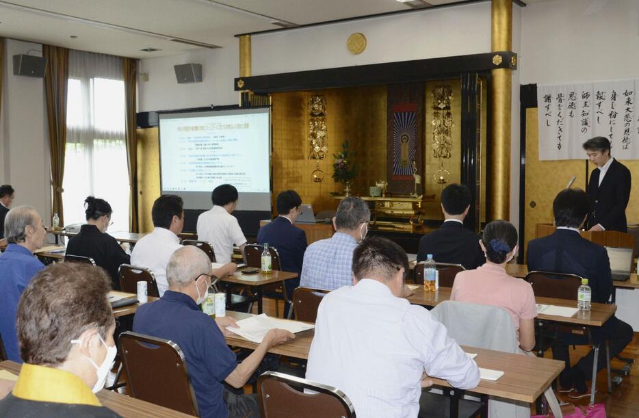 日本宗教連盟が開いた、能登半島地震で被災した神社や寺院などの再建に向けたセミナー＝19日午後、石川県七尾市