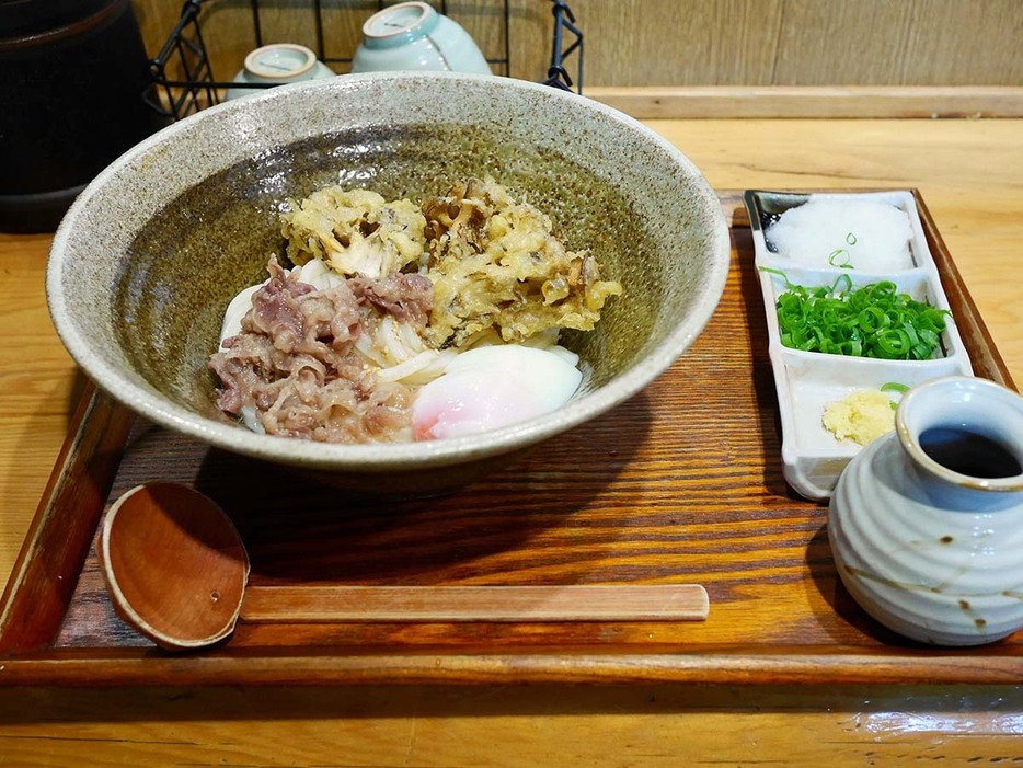 「肉まいたけ天温玉ぶっかけ」1100円