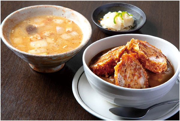 （右）＝「とん丼」1250円（税込み）、（左）「とん汁」550円（税込み）