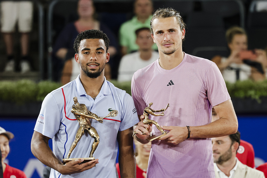 ATP500初タイトルを手にしたアルトゥール・フィス（写真左）と準優勝のアレクサンダー・ズベレフ（Photo by Getty Images）