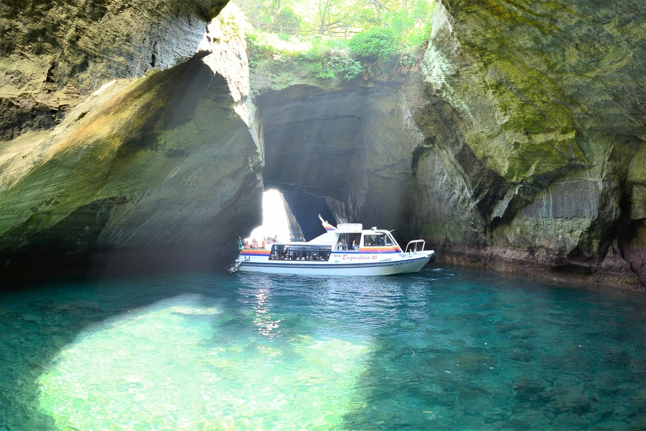 静岡県西伊豆町「堂ヶ島の天窓洞」