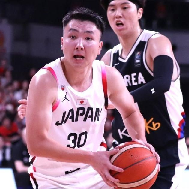 韓国戦でプレーする日本代表の富永啓生