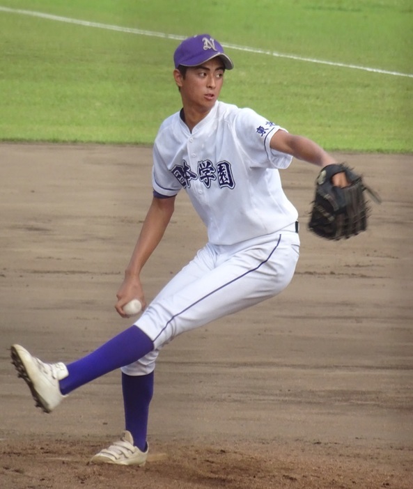 最速144キロ右腕の日本学園・古川は高い潜在能力を披露した[写真=BBM]