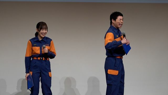 元気よく登場した今田耕司さん（右）、森迫永依さん（左）