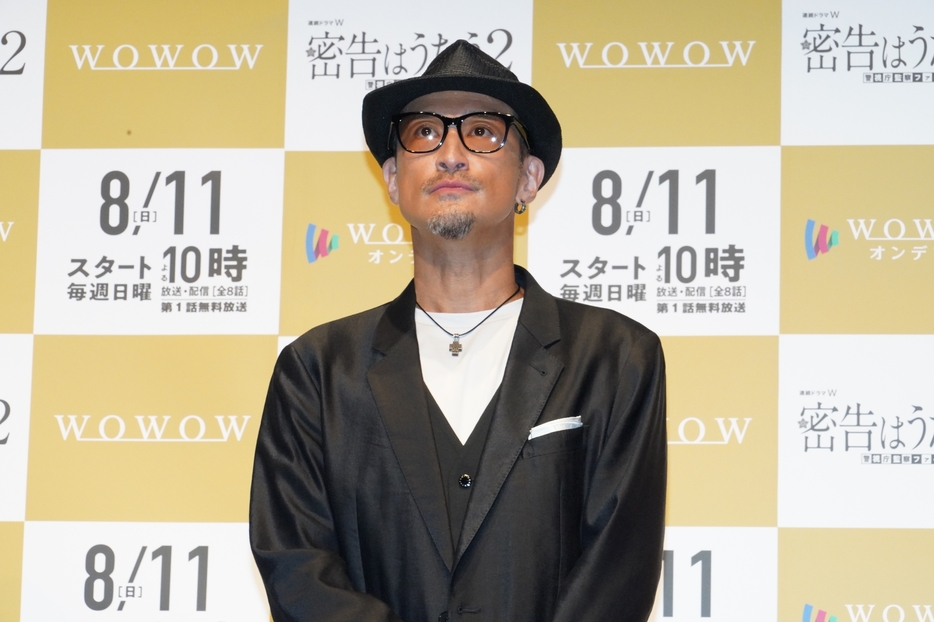 松岡昌宏、おしゃれなハットの下は…