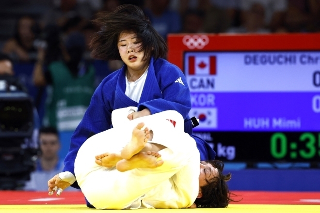 惜しくも決勝で涙を呑んだホ・ミミ（奥）。その快進撃で韓国のファンを熱狂させた。(C)REUTERS/AFLO