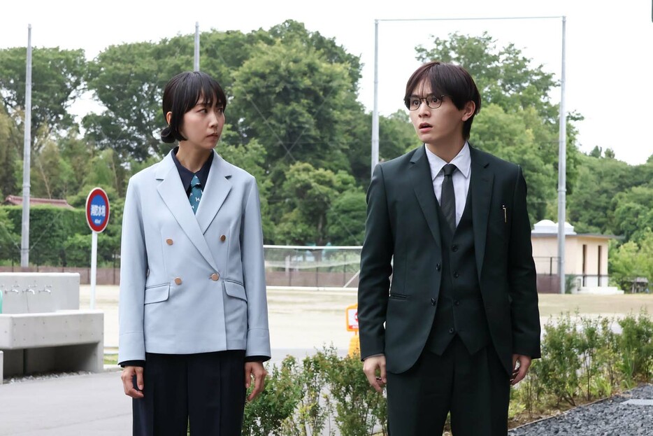 木南晴夏、山田涼介「ビリオン×スクール」第2話より（C）フジテレビ