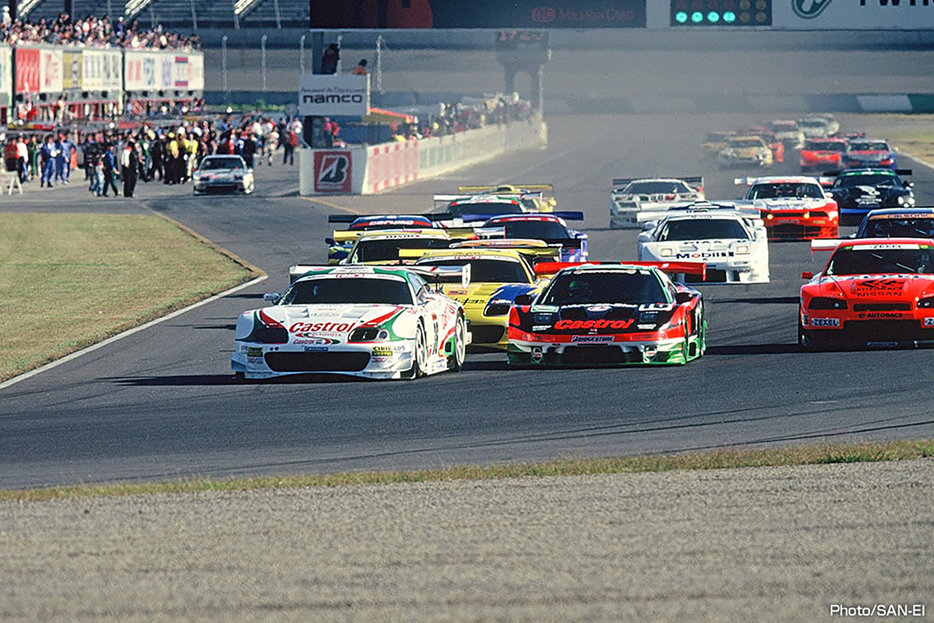 今年で開催から30年目を迎えるスーパーGT。その歴史のなかから名場面が詰まったレースを3夜に渡ってJ SPORTSで放送することが決まった。レースファンには見逃せない3日間になるはずだ。