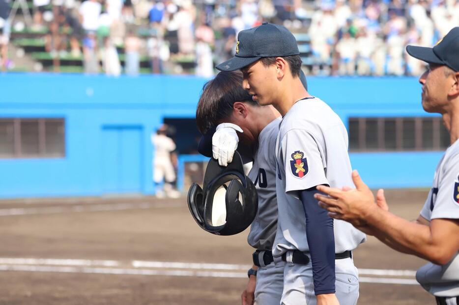 試合後の慶應義塾ナイン