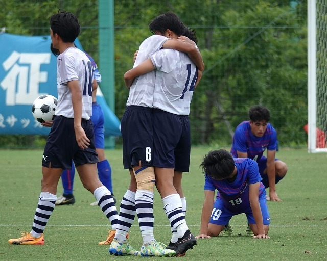 市船を１－０で破り、４強入りの米子北。大会期間中も着実にチームは成長している。写真：森田将義