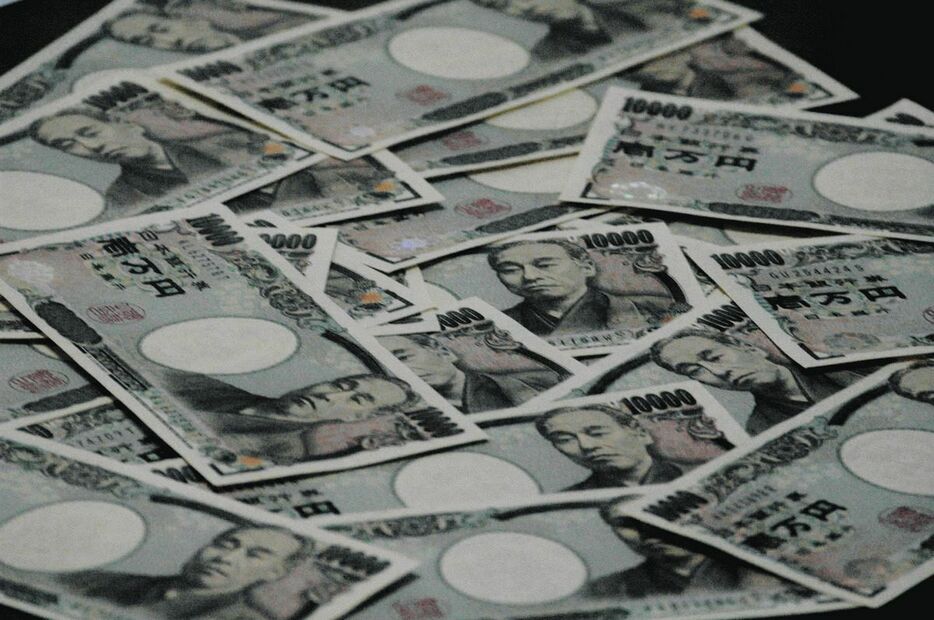 福沢諭吉が描かれた従来の１万円札