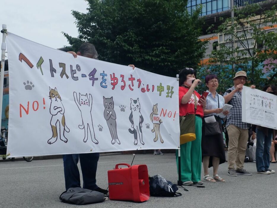 6月9日午後に東京・中野駅前で行なわれた街頭宣伝活動。（撮影／石橋学）