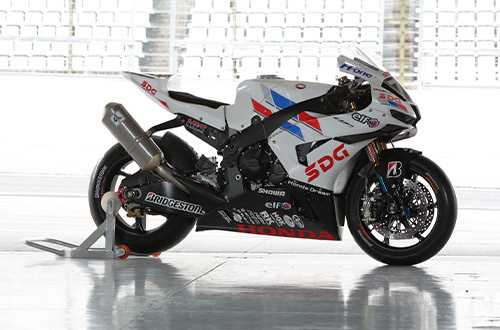 マシンは鈴鹿8耐仕様のHonda CBR1000RR-R。