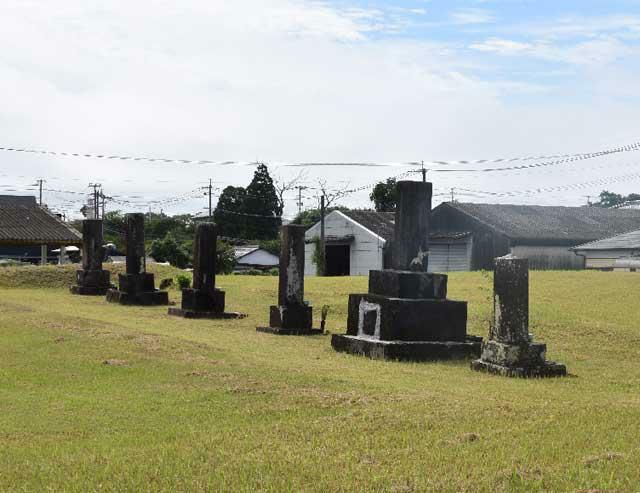 宮崎市大島町にある宮崎刑務所の墓地＝２６日午前