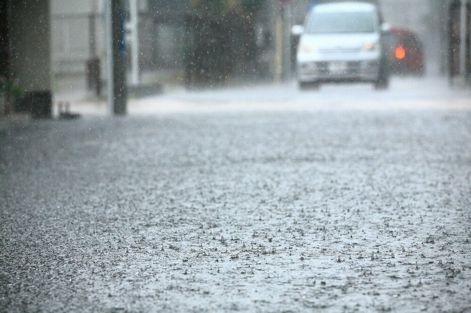 ゲリラ豪雨には前兆がある。大雨になりそうだと感じたら、できるかぎり事前に危険を回避するようにしよう