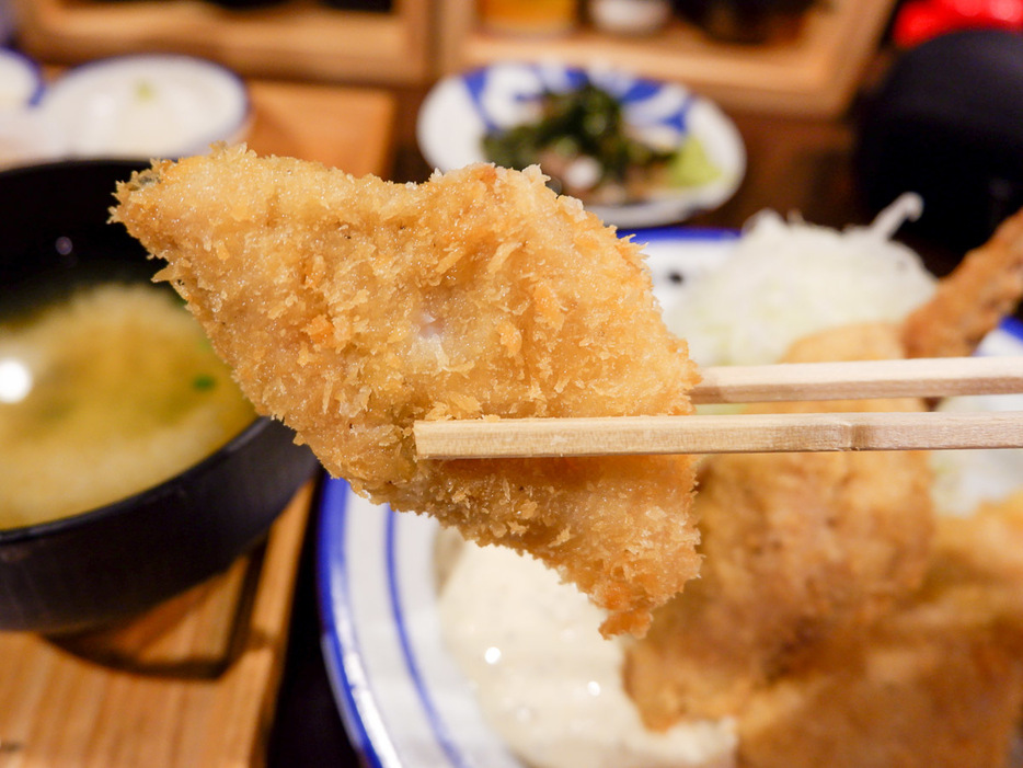 アジフライは肉厚で身もふっくら