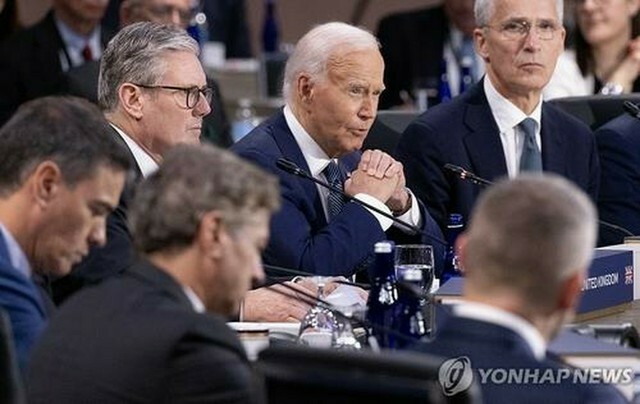 NATO首脳会議の様子＝（EPA＝聯合ニュース）≪転載・転用禁止≫