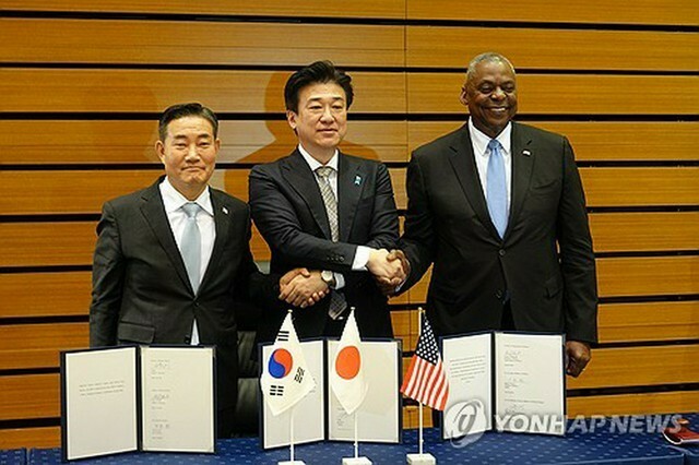 韓国と米国、日本の国防相は28日、東京の防衛省で会談した＝（聯合ニュース）