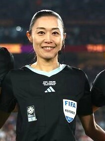 サッカー国際審判員 プロフェッショナルレフェリーの山下良美さん