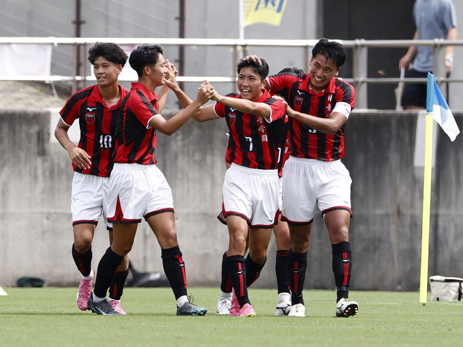 (写真協力=『高校サッカー年鑑』)(HIGH SCHOOL SOCCER YEARBOOK)