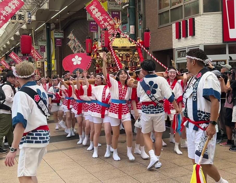 天神橋筋商店街を北へ進む