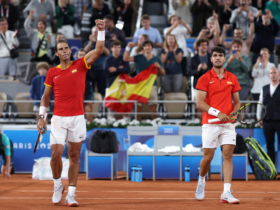 「2024パリ五輪テニス競技」（フランス・パリ）の男子ダブルスで初戦を突破したカルロス・アルカラス（右）／ラファエル・ナダル（スペイン）（Getty Images）